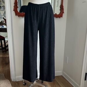 Inoah Black Plisse’ wide lLeg Pant